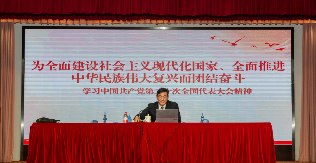 刘闻副教授授课照片_副本.png